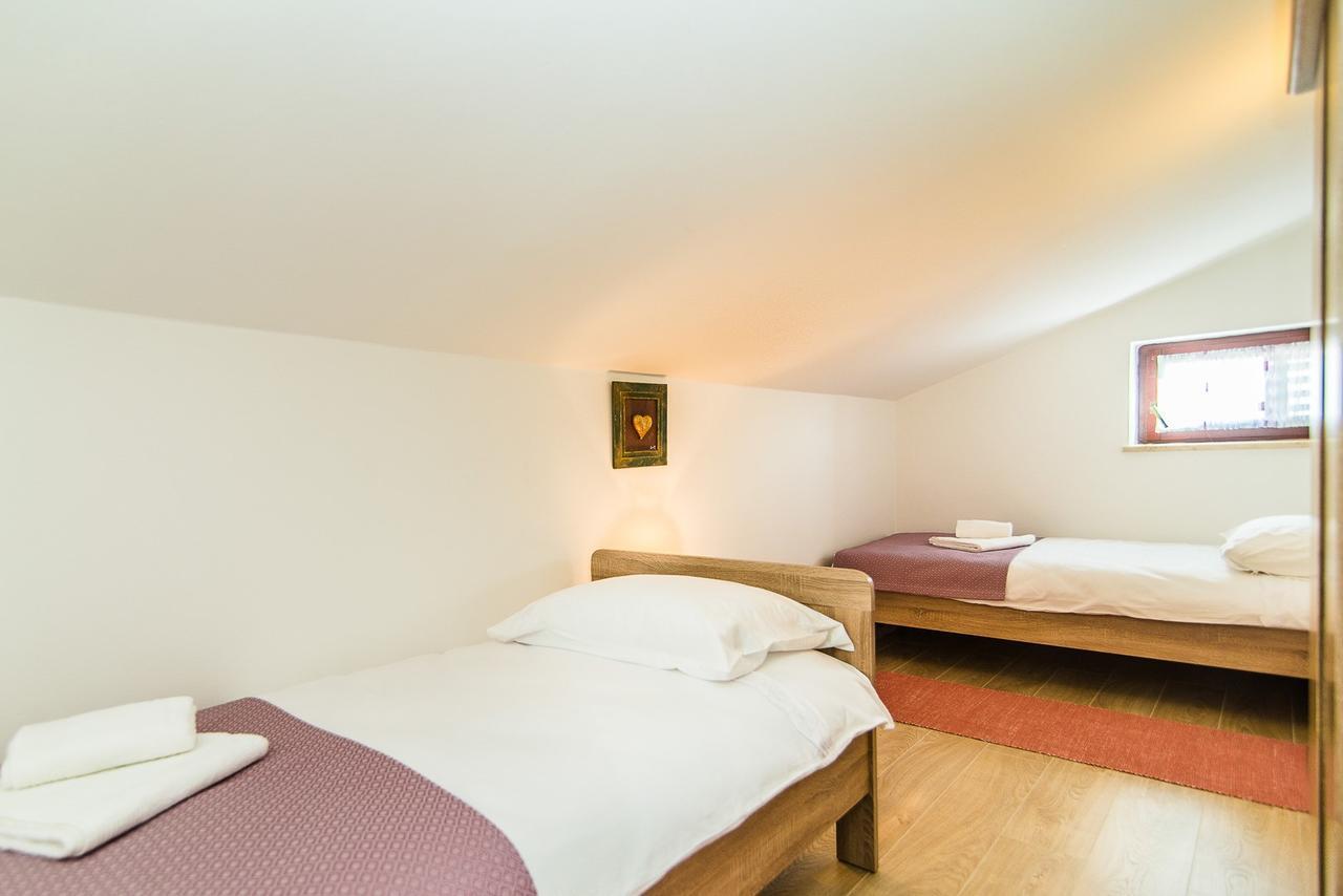 Apartments Dino Пореч Екстериор снимка